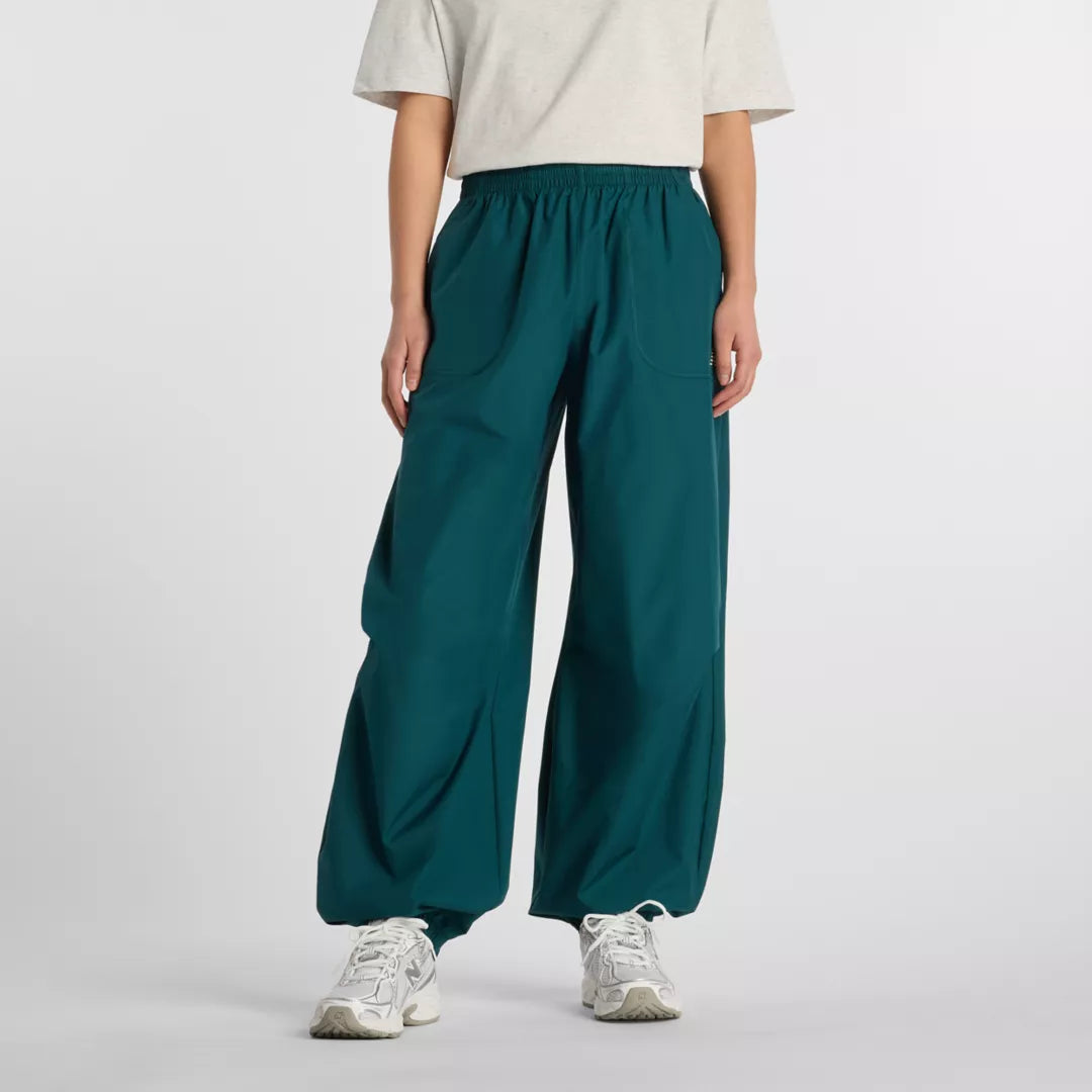 Women Trackside Woven Pant / New Balance