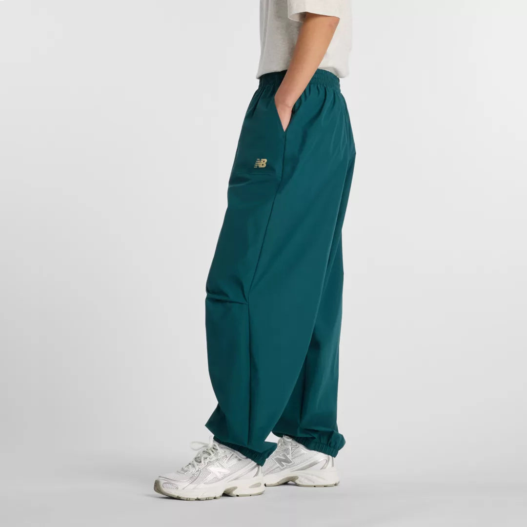 Women Trackside Woven Pant / New Balance