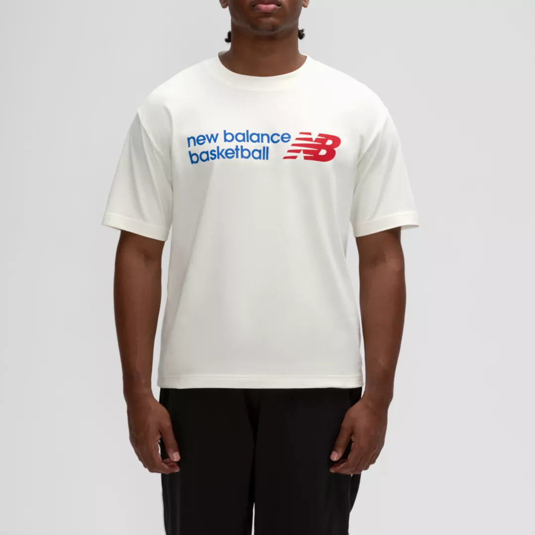 Men Core Basketball Graphic T-Shirt / New Balance