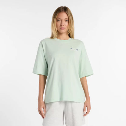 Women Flower Oversize T-Shirt / New Balance